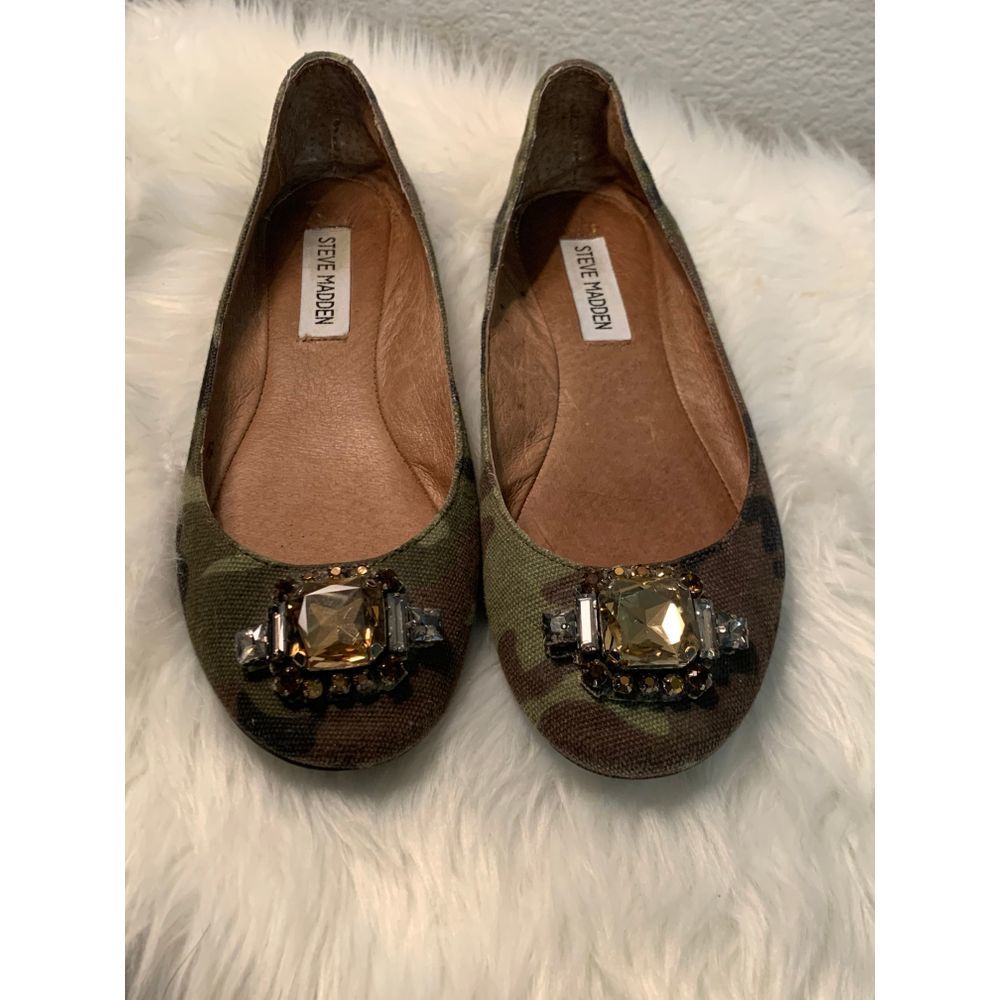 Steve Madden Leather Flat